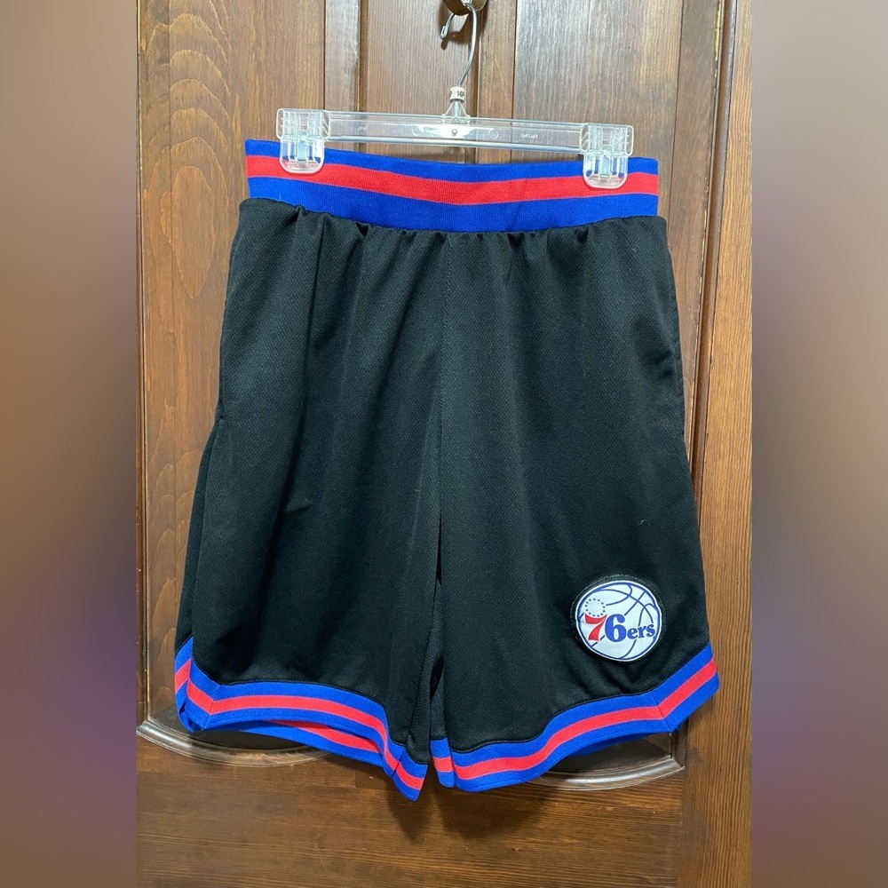 UNK NBA men’s basketball shorts Philadelphia sixers size medium . Black and blue